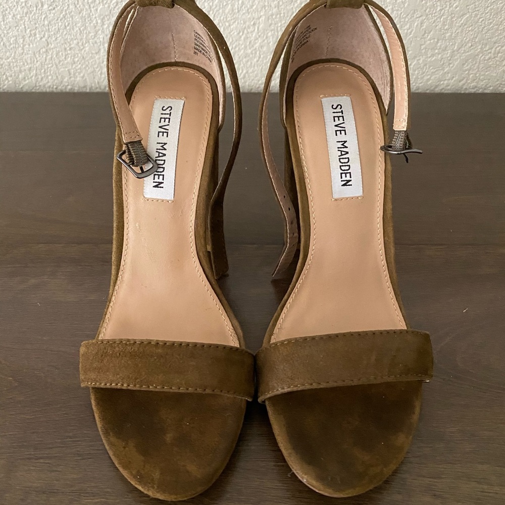 Steve Madden- Carson Suede Heel